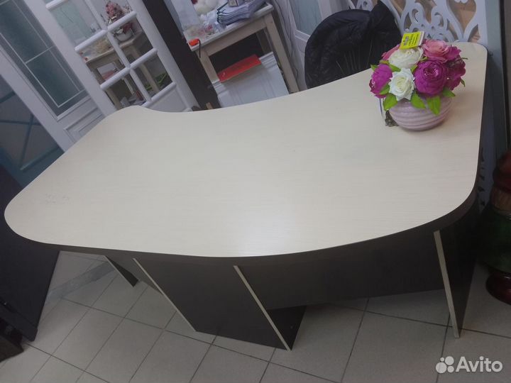 Стол с выдвижными ящиками1900х840