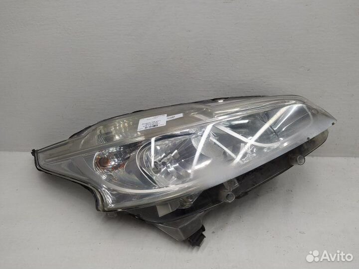 Б/У Б/У Фара правая Англия, мутная, дефект нижнего