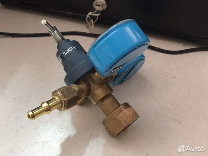 Редуктор для баллонов с гелием