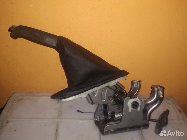 Рычаг стояночного тормоза Opel Astra P10 A17DTJ