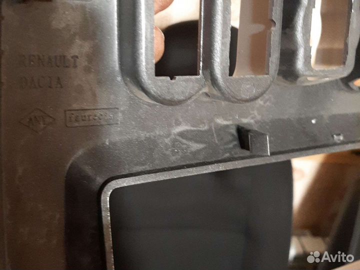 Центральная консоль renault logan