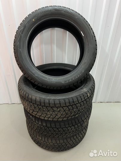 Bridgestone Blizzak DM-V2 235/55 R20 102T