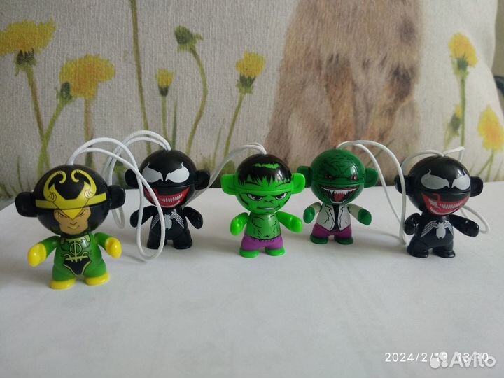 Игрушки из киндера разные единички