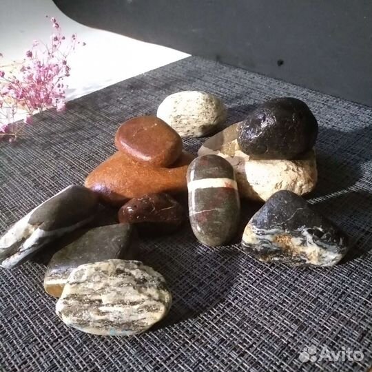 Белые камни,кварциты,халцедоны. 1 кг