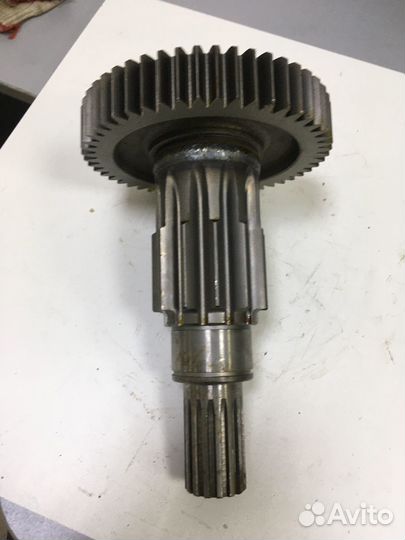 Вал делителя с шестерней кпп