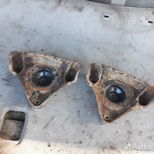 Кронштейны(чашки) передних стоек Ауди А4Б5 VW Б5