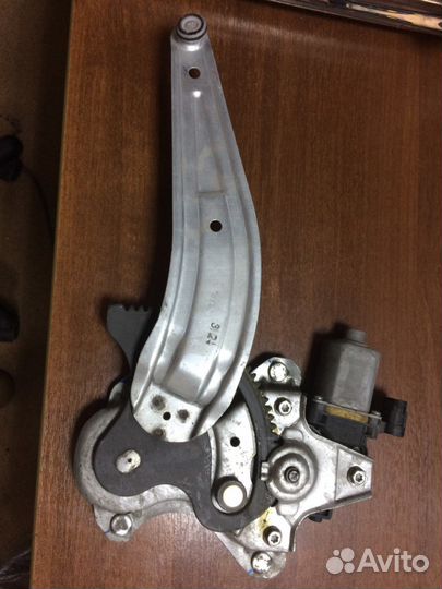 Kia Picanto 2011) стеклоподъемник задний левый