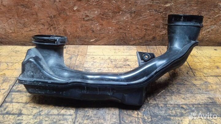 Патрубок интеркулера Volvo V40 2019