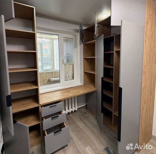 Рабочая зона у окна