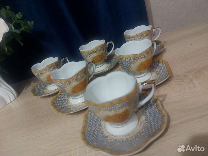 Набор чашек с блюдцами