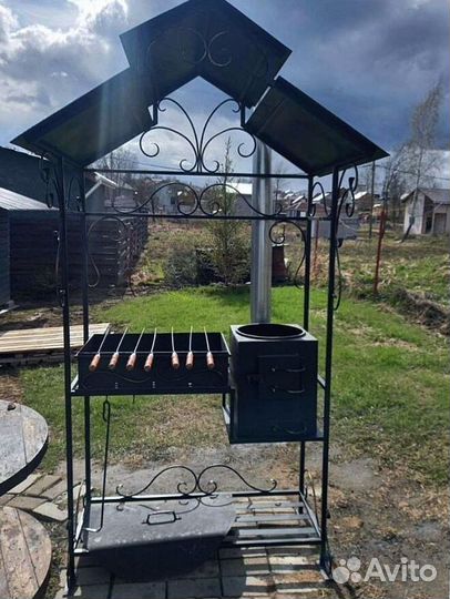 Кованый мангал с крышей и печью под казан