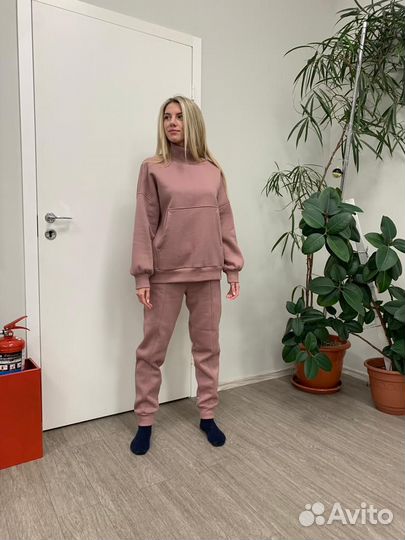 Спортивный теплый женский костюм с начесом