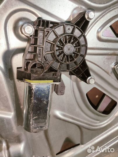 Стеклоподъемник правый Mercedes-Benz Actros mp