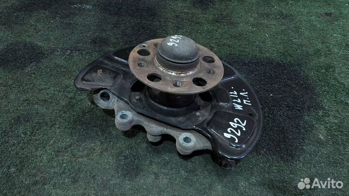 Кулак поворотный передний левый W212,S204,C207