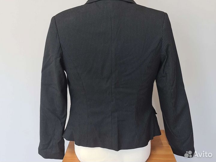 Пиджак женский новый 46черный в полоску