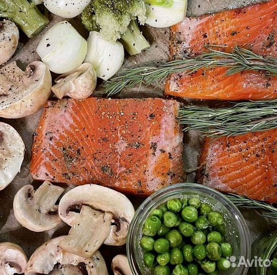 Морепродукты, кальмары, рыба в ассортименте