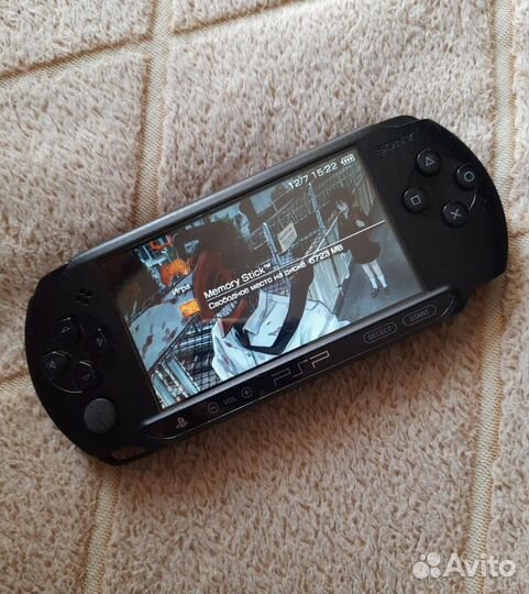 Sony PSP с играми, зарядкой и картой памяти