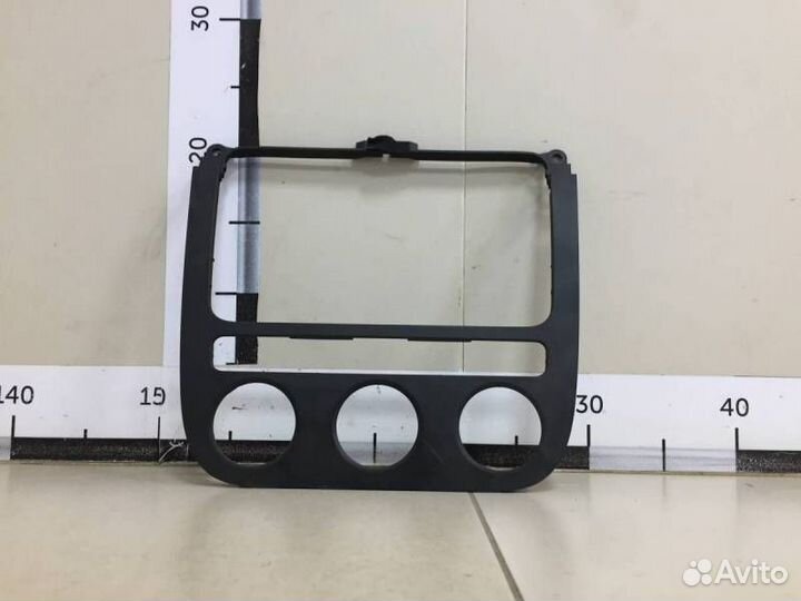 Рамка магнитолы Volkswagen Jetta 1K 2006-2011