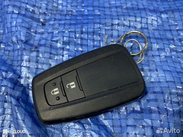 Ключ зажигания на toyota C-HR ZYX10 2zrfxe