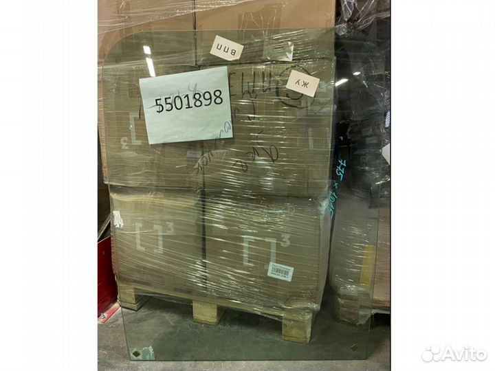 Стекло лобовое левое нижнее John Deere