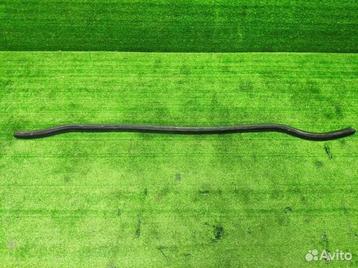 Уплотнительная резинка капота Skoda Octavia A5