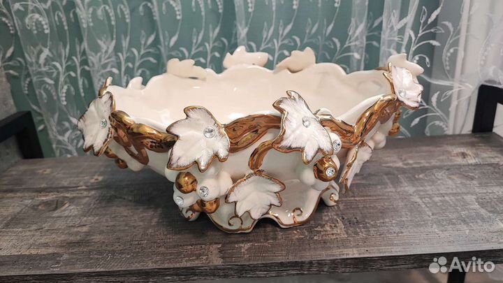 Фарфоровая ваза для фруктов