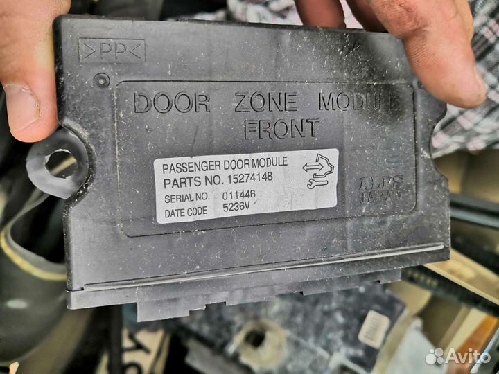 Блок управления правой передней дверью cadillac st