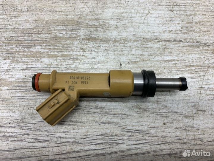 Форсунка топливная Toyota Avensis универсал