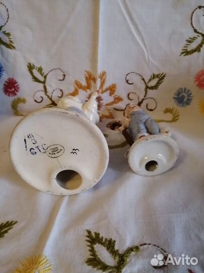 Статуэтки мальчик с гусем и мальчик с палочкой