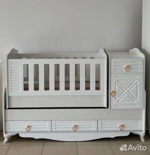 Детская кроватка. Комод. Шкаф 