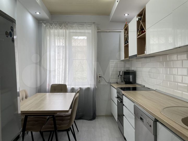 2-к. квартира, 57,6 м², 1/2 эт.