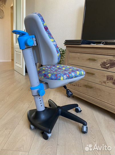 Школьное кресло