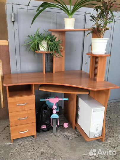 Компьютерный стол