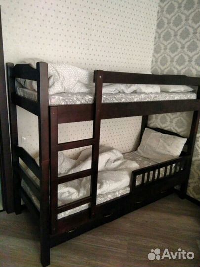 Детская двухъярусная кровать из массива