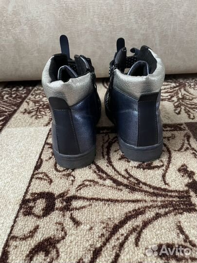 Продам ботиночки на девочку 32 размер