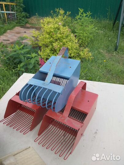 Комбайн для сбора ягод