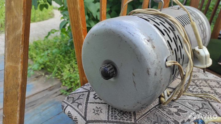 Зарядка для автомобильного аккумулятора СССР