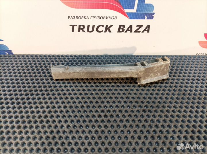 Кронштейн накладки диффузора Volvo FH