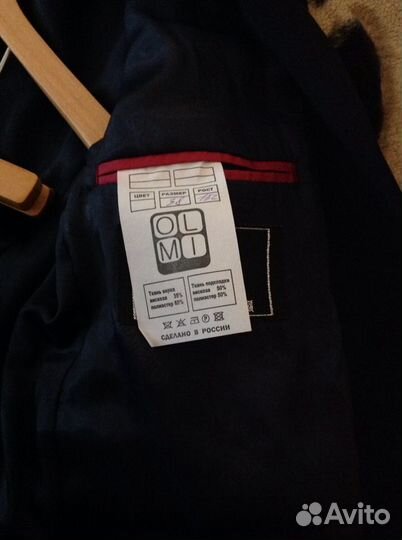 Школьный костюм и кроссовки