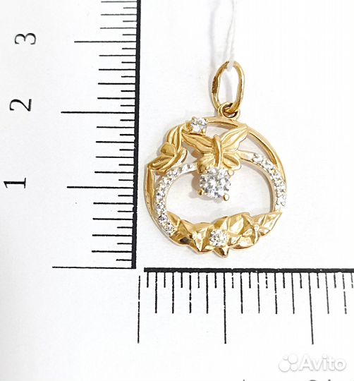 Золотая подвеска с камнем