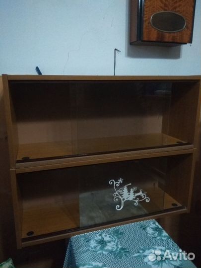 Книжные полки со стеклом