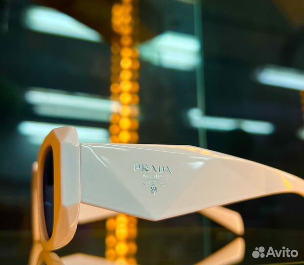 Солнцезащитные очки Prada