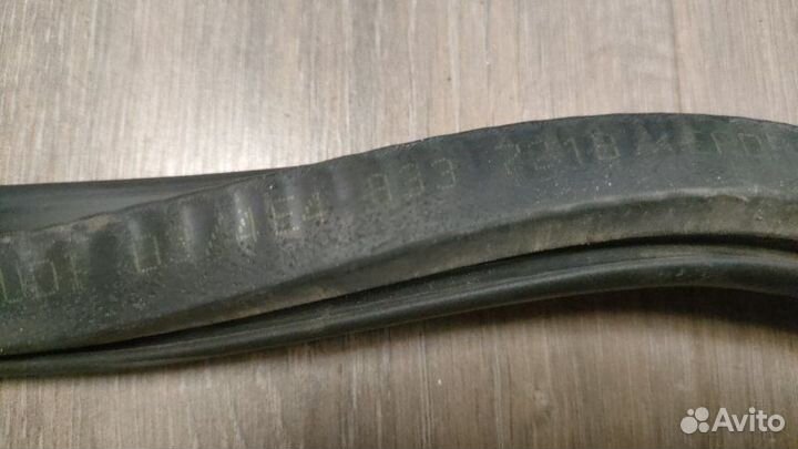 Уплотнитель проема двери задний правый Audi A8 D3