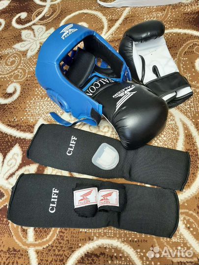Боксерские перчатки