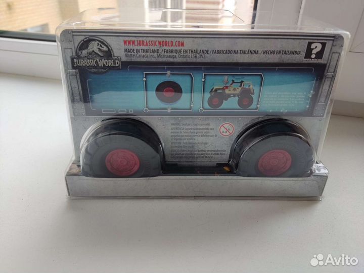 Jurassic world jeep wrangler mattel