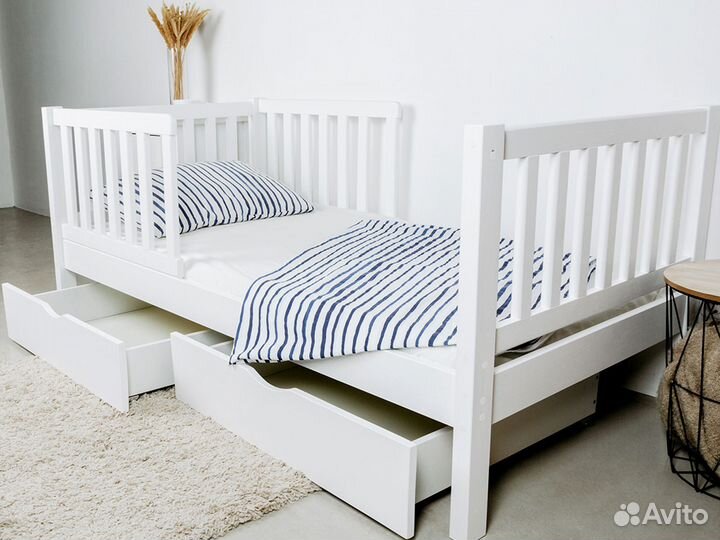 Детская кровать из массива