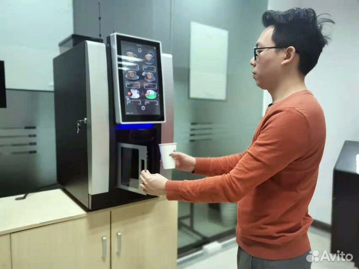 Профессиональная кофемашина для кофейни