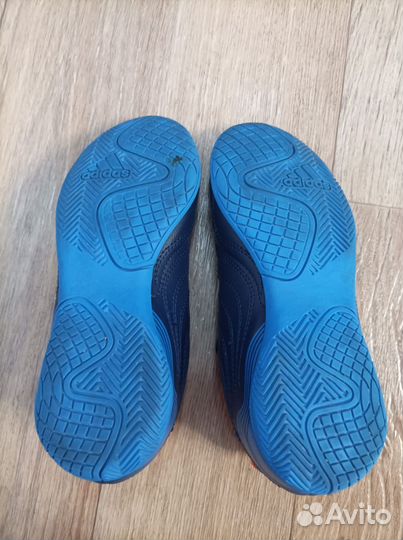 Футбольные бутсы adidas