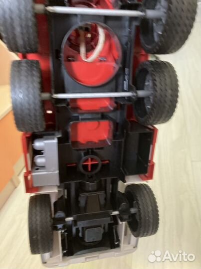 Игрушечная пожарная машина