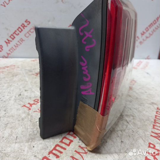 Фонарь задний задний правый Toyota Avensis T270